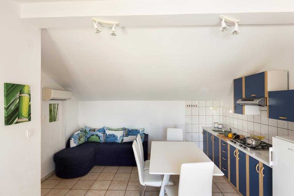 Apartments Renata Pinezici  Bagian luar foto